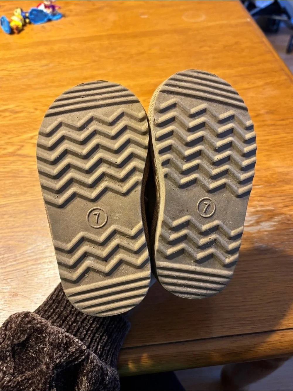 Kids Cozy Suede-Look Slipper in Brown
